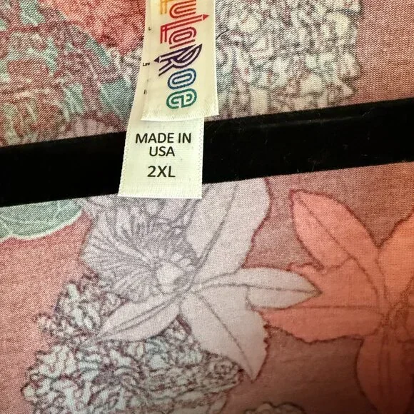 LuLaRoe Classic T 2XL, Rusty Red background  with Black, Gray & white flower - Picture 2 of 3